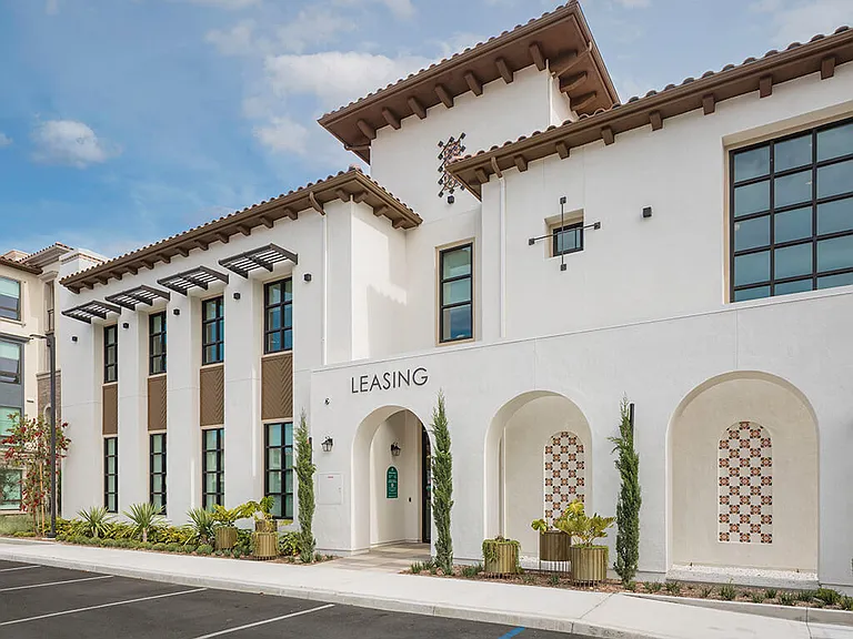 CALIXA Apartment Homes — Photo 31
