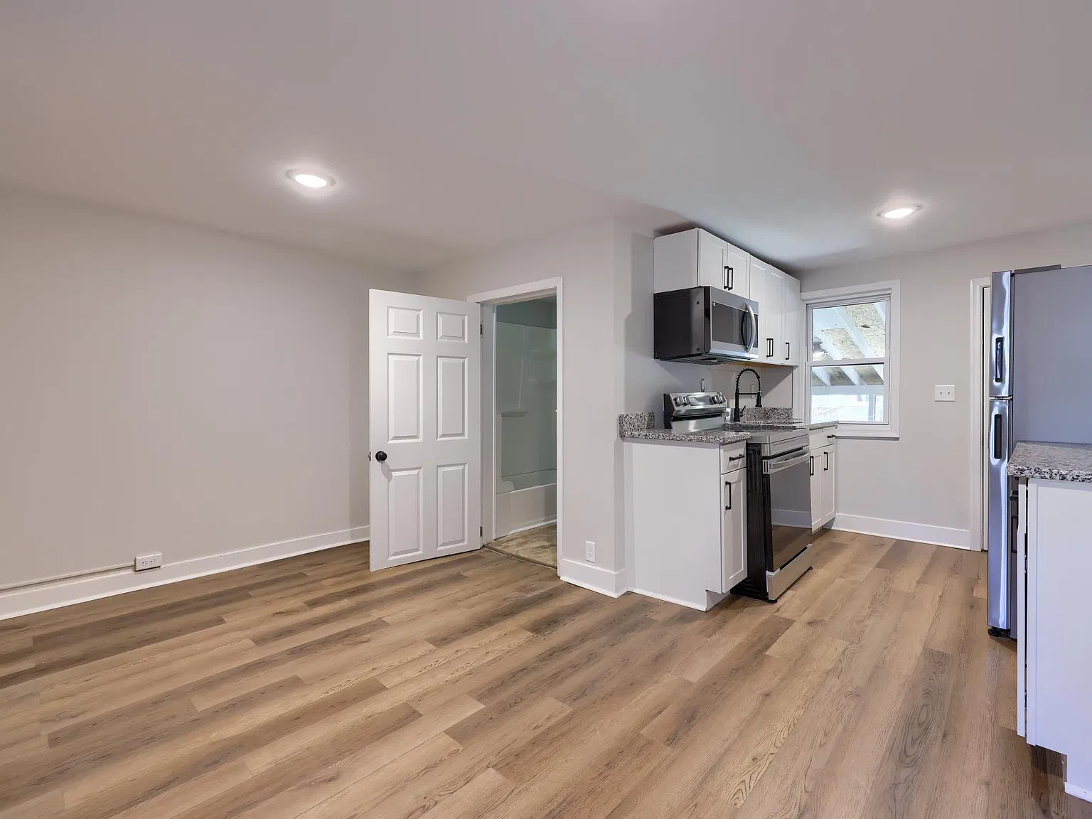 2 bed, 825 sqft, $1,445 — Photo 3