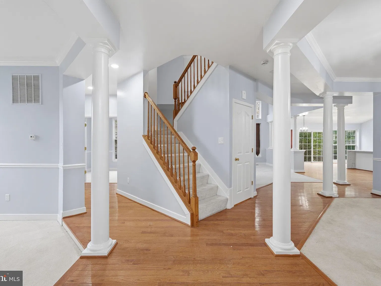 6 bed, 3.5 bath, 3096 sqft, $4,000 — Photo 2