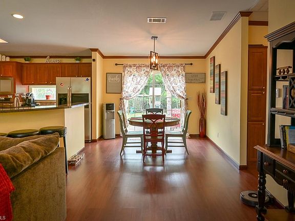 4th image of 2637 Crane Ave