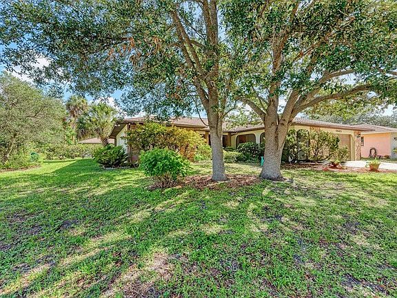 3rd image of 1645 Bay Hill Cir