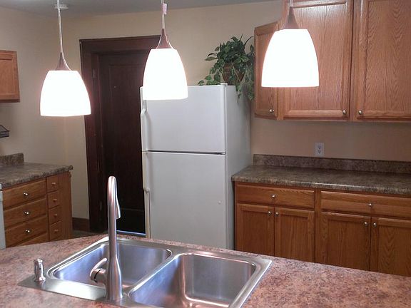 4th image of 3433 Peach St #2