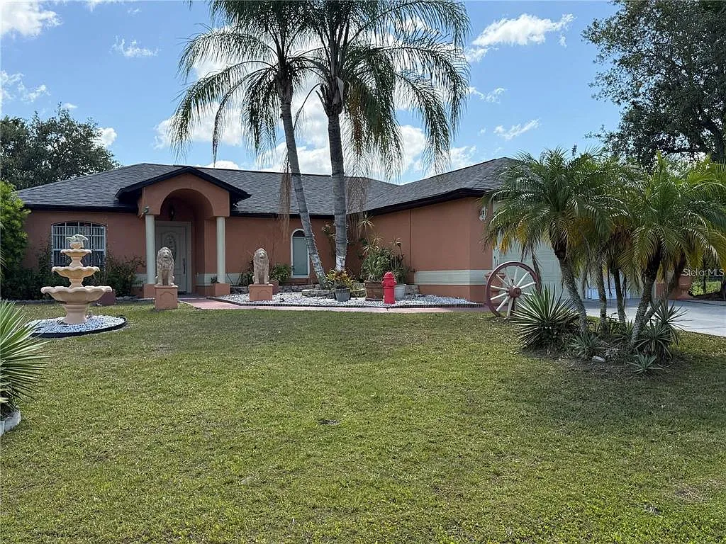3 bed, 2.0 bath, 1300 sqft, $1,800 — Photo 2
