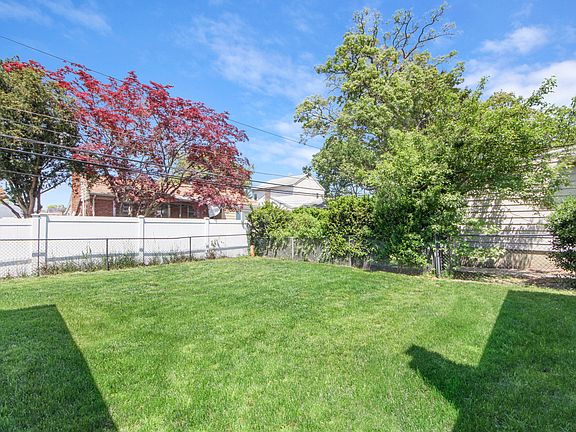 3rd image of 1498 Kew Ave #1
