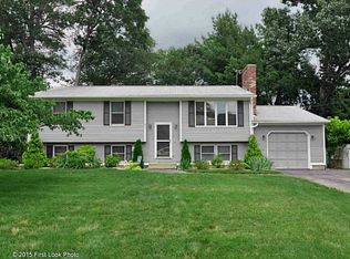 14 Sturbridge Dr, Warwick, RI 02886