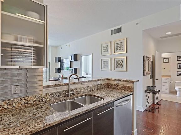 4th image of 550 Okeechobee Blvd APT 916