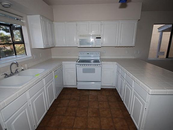 3rd image of 9310 Osuna Pl NE