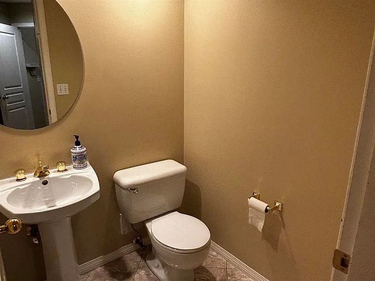 1605 Salal Cres — Photo 10