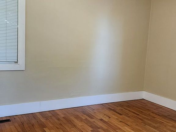 4th image of 644 S Hawthorne St