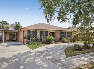 4509 Lake Vista Dr, Metairie, LA 70006