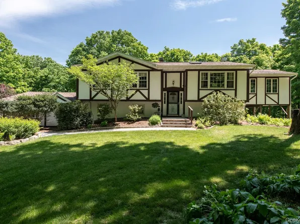 956 Pumpkin Lane, Clinton Corners, NY 12514