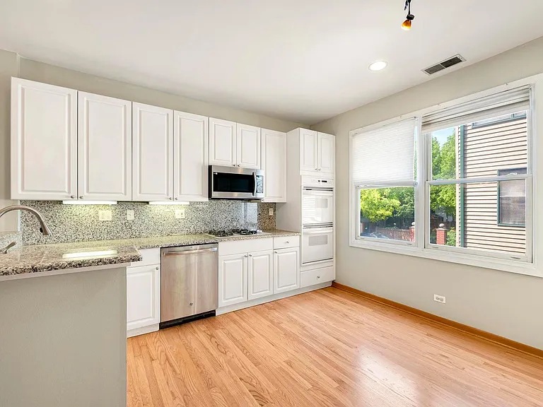 1812 S Dearborn St #12 — Photo 4