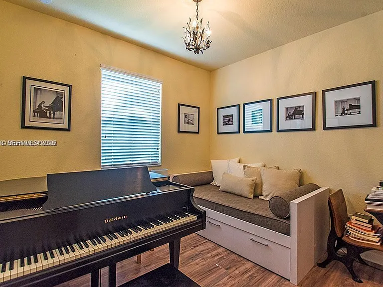 1522 SW 144th Ave — Photo 5