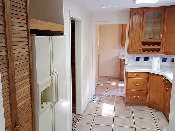 3rd image of 5940 Mariposa Ave