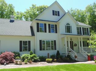 19 Turning Leaf Ln, Shelton, CT 06484