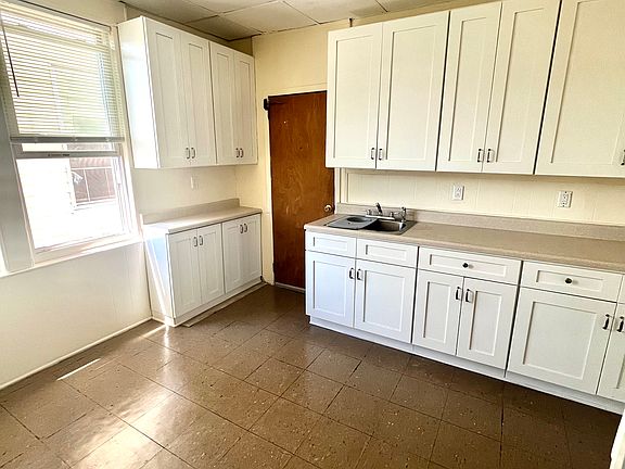 Spacious Kitchen with Pantry