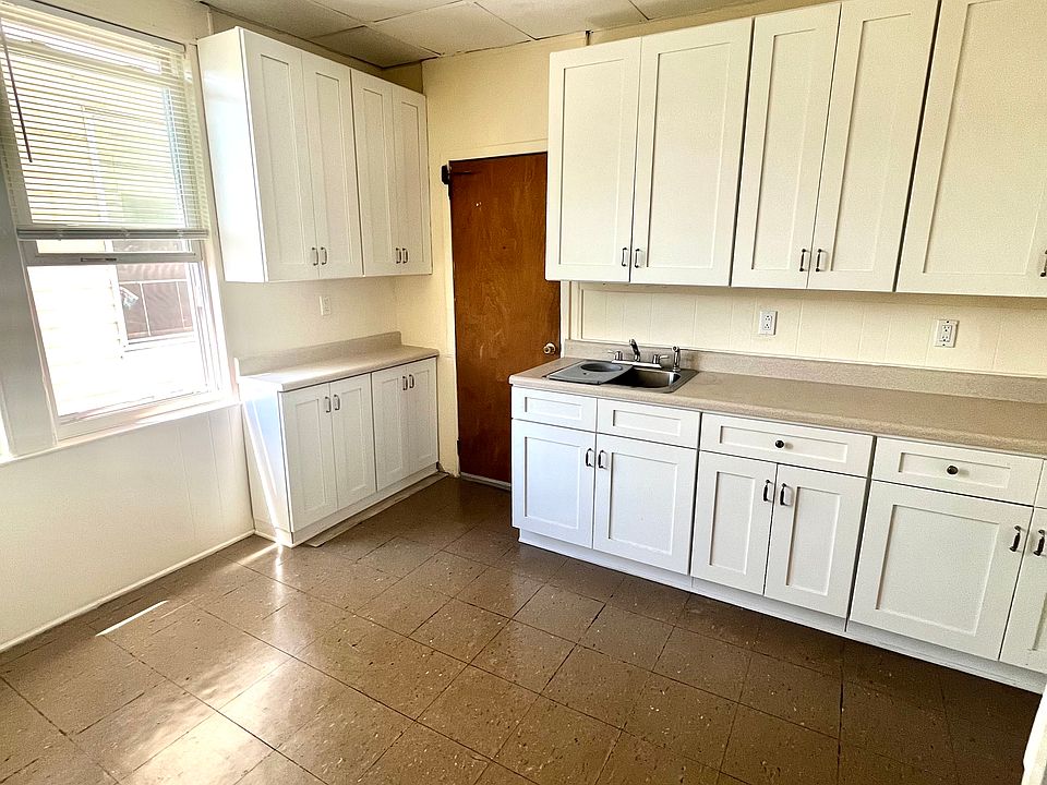 Spacious Kitchen with Pantry