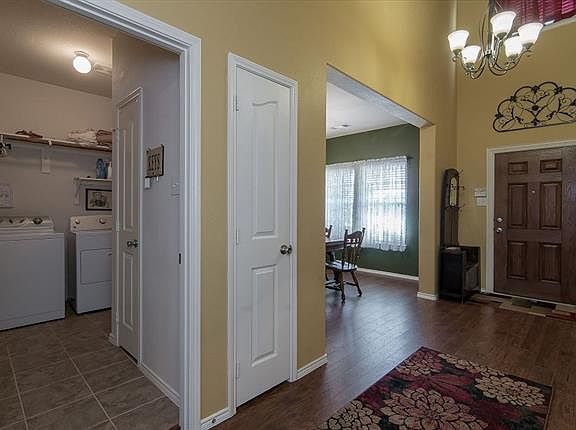 4th image of 902 Langford Ct
