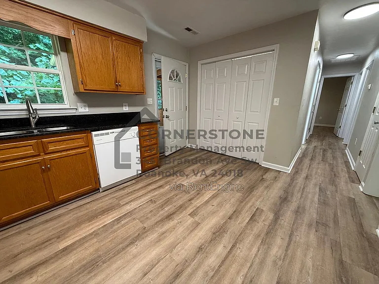 1662 McCauley Ave — Photo 5