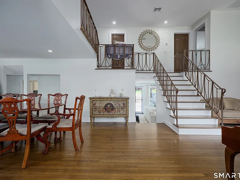 1374 Huntington Tpke — Photo 4
