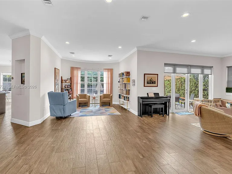 3545 Forest View Cir — Photo 33