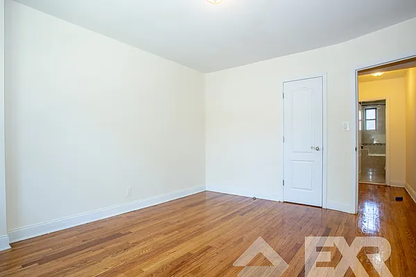 Rented by EXR | media 9