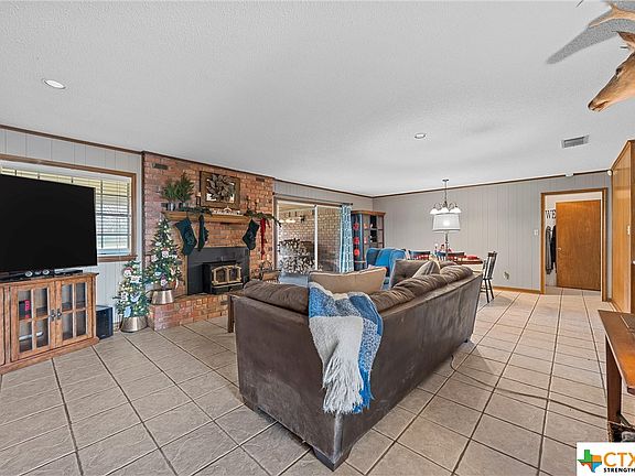 4th image of 1704 Golf Links Ave