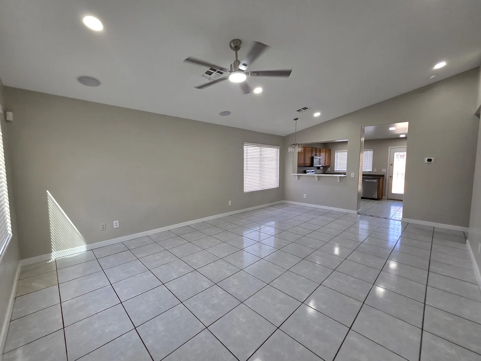3 bed, 1224 sqft, $1,875 — Photo 3