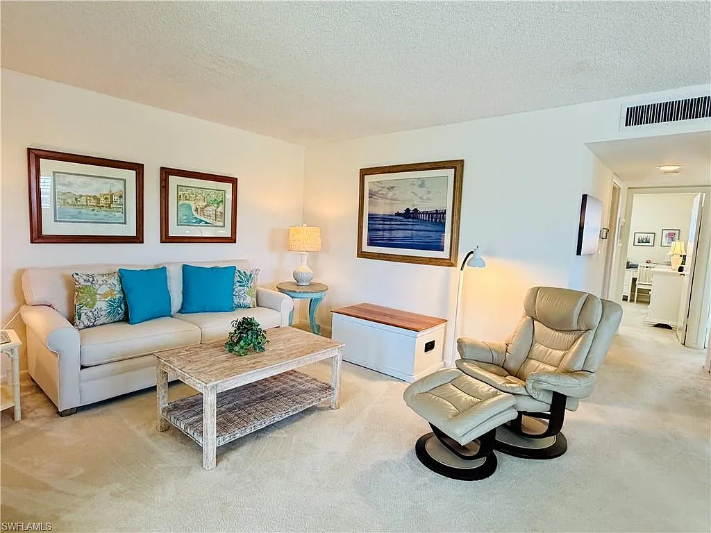 2 bed, 2.0 bath, 975 sqft, $6,500 — Photo 4
