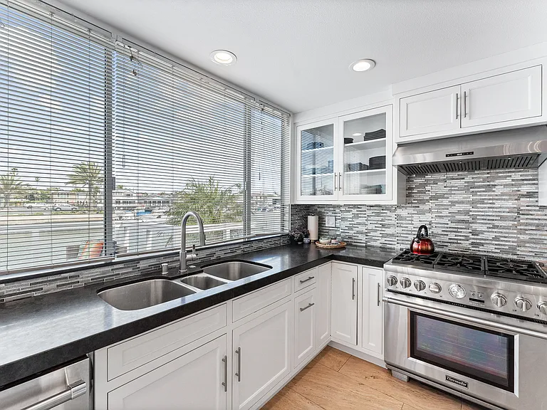 16892 Baruna Ln — Photo 37