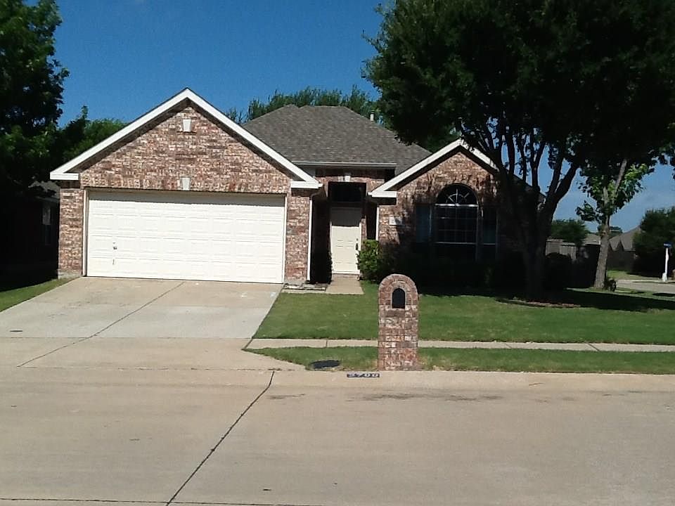 1st image of 2700 Travis Dr