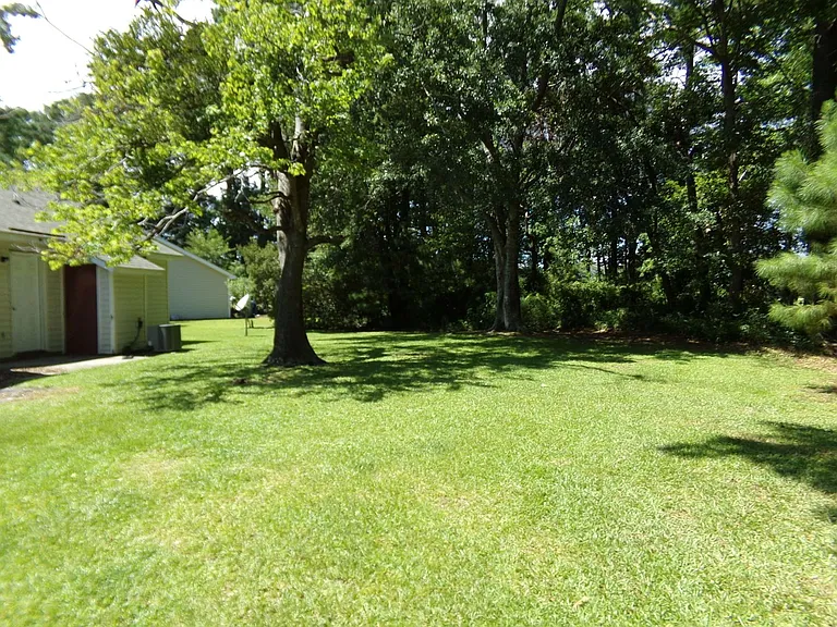 208 Cedar Ridge Ln — Photo 16
