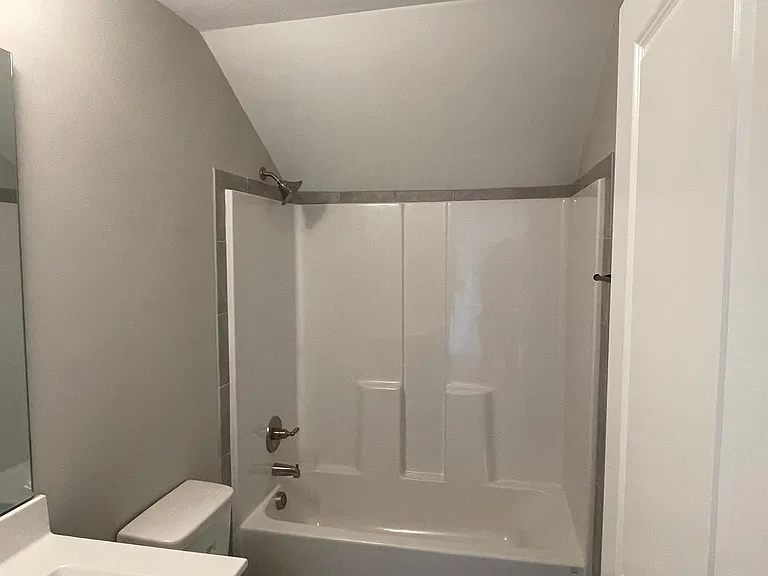 181 Hanover Ct — Photo 14