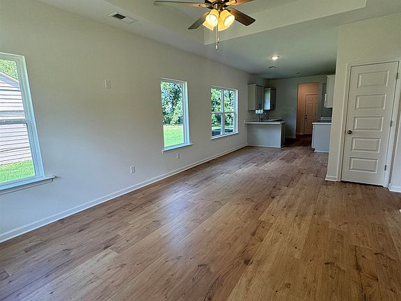 4th image of 12370 Main St