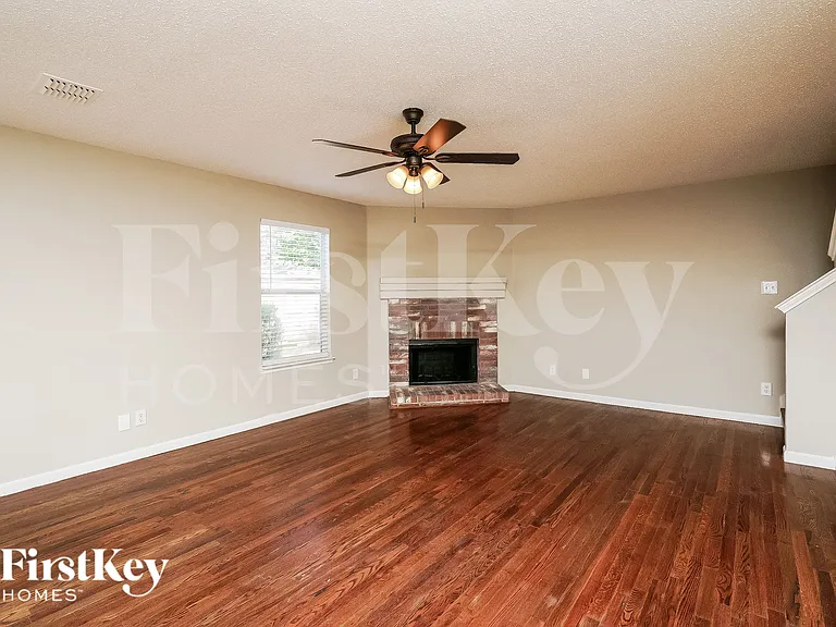 3114 Melrose Dr — Photo 2