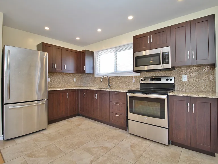 1126 Gateway Rd #1 — Photo 6