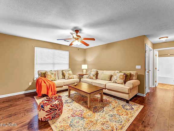 3rd image of 4817 Poplar Crest Way