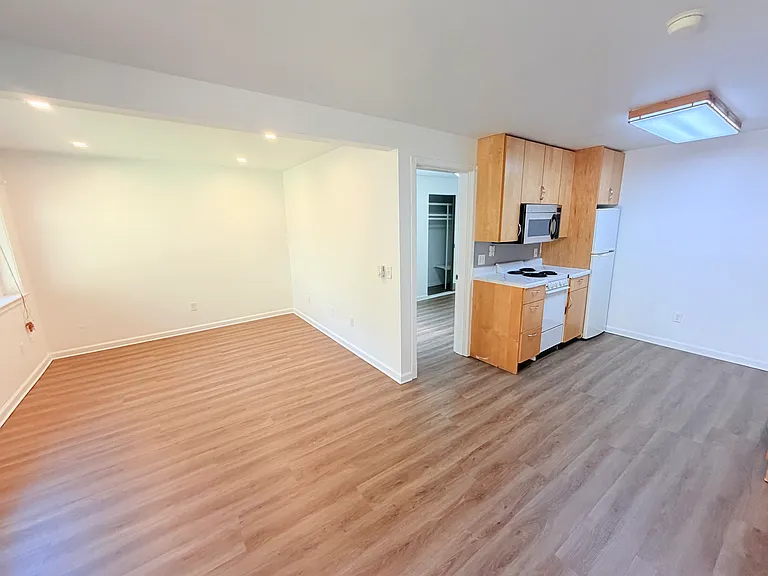 13700 Midvale Ave N #2 — Photo 3