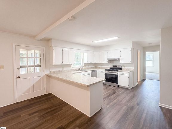 2nd image of 604 Meadowbrook Dr