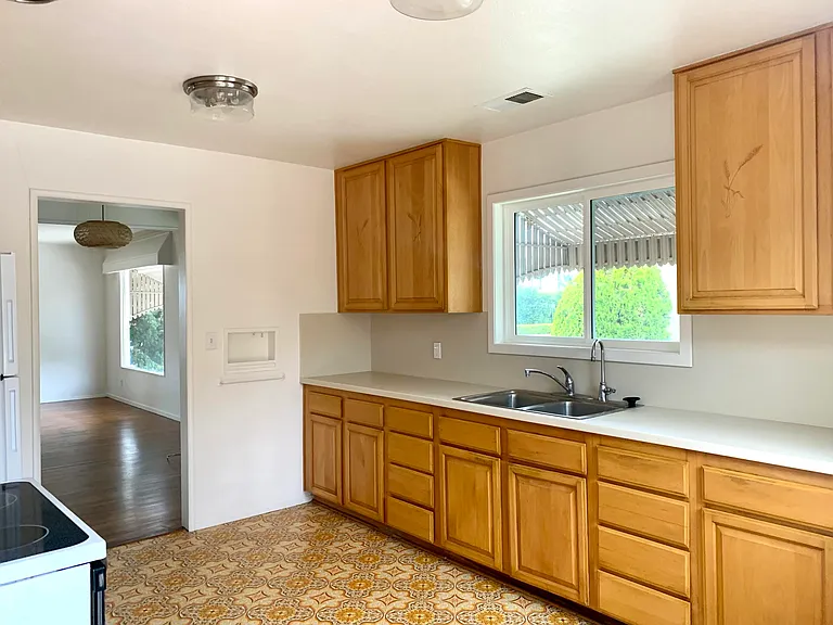 1426 Shoreline Dr — Photo 5