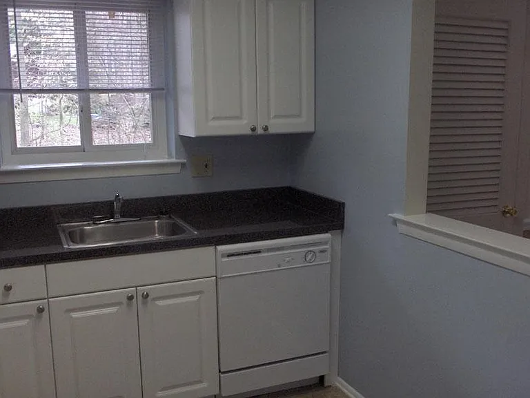 Ridgewood Apartments — Photo 27