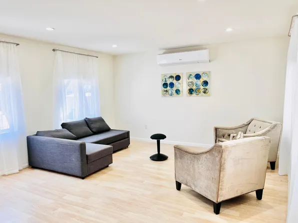 10260 Wheatland Ave, Sunland, CA 91040