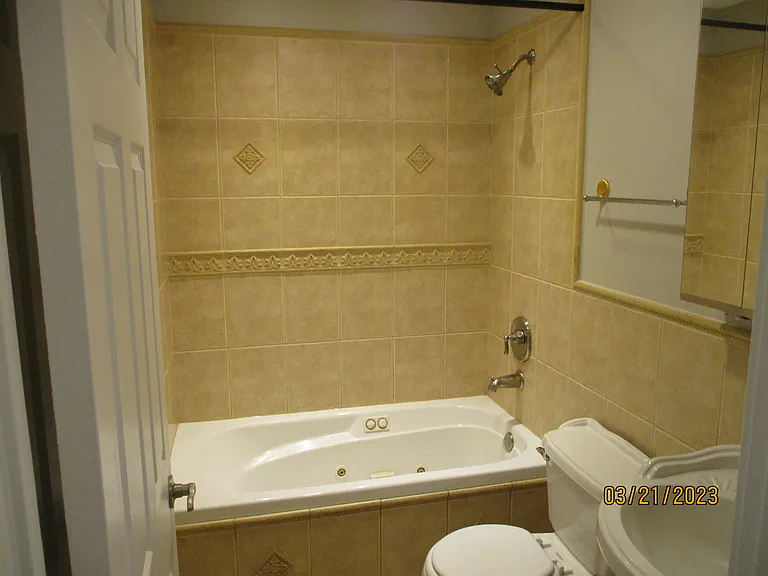 32 N Victoria Ln — Photo 17