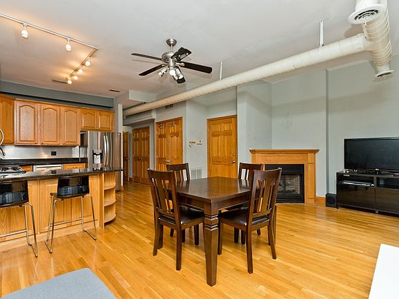 3rd image of 842 W Adams St Floor 3