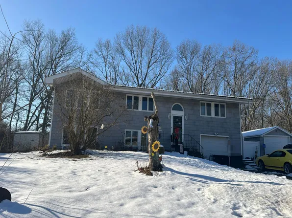 19 Arrowhead Ln, East Setauket, NY 11733