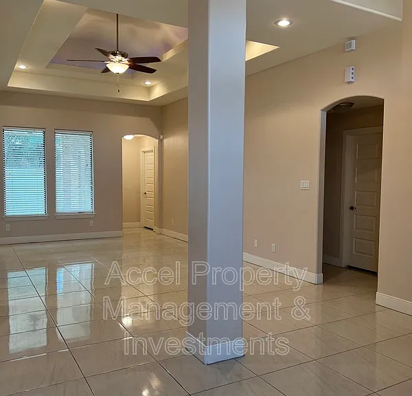 711 Abbott Ave — Photo 3