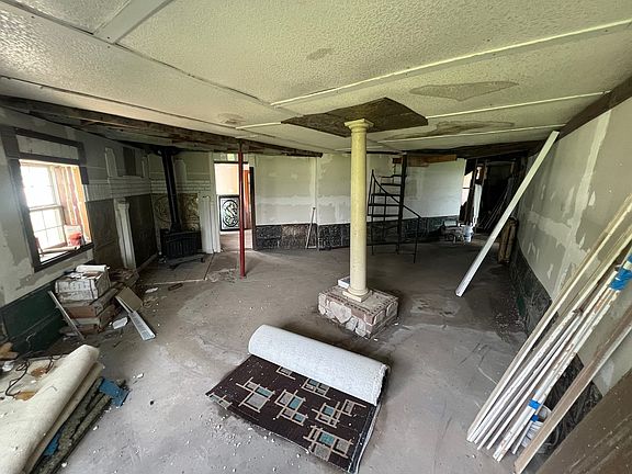 2nd image of 303 N Main St