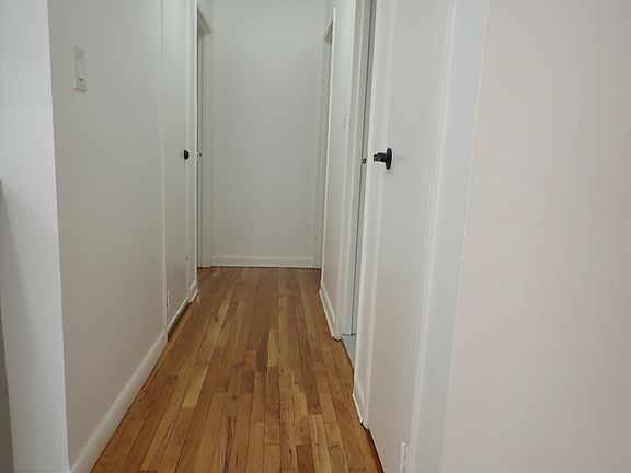 3rd image of 900 E 58th St Floor 1