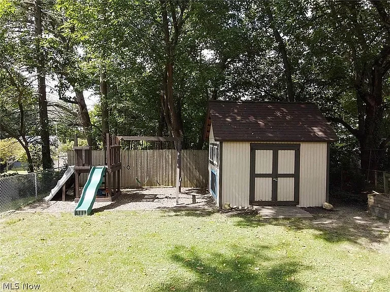 1234 Sawyer Ave — Photo 33