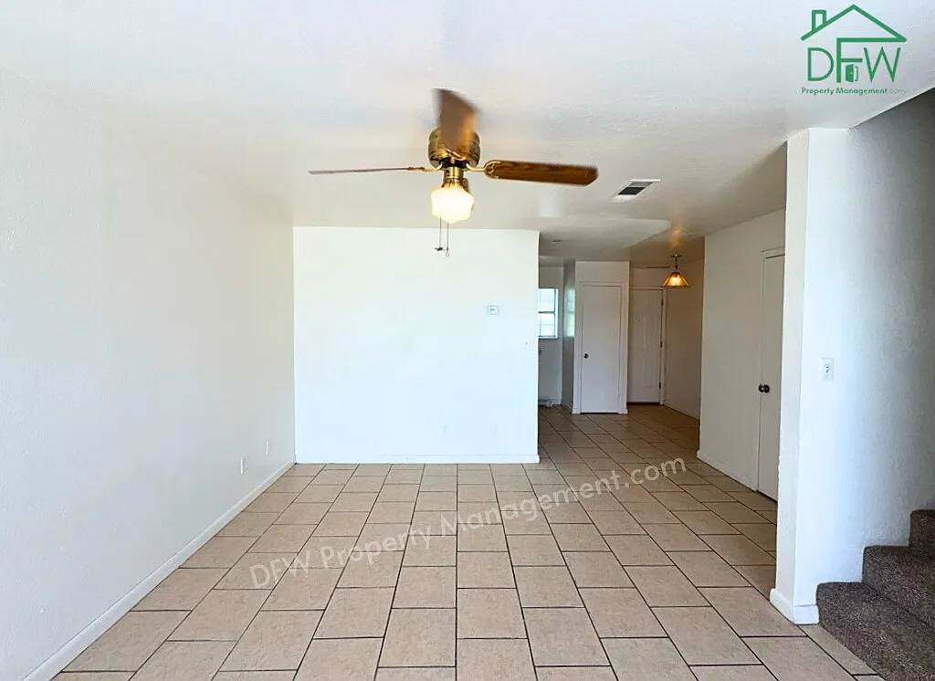 2 bed, 1.5 bath, 887 sqft, $1,295 — Photo 1